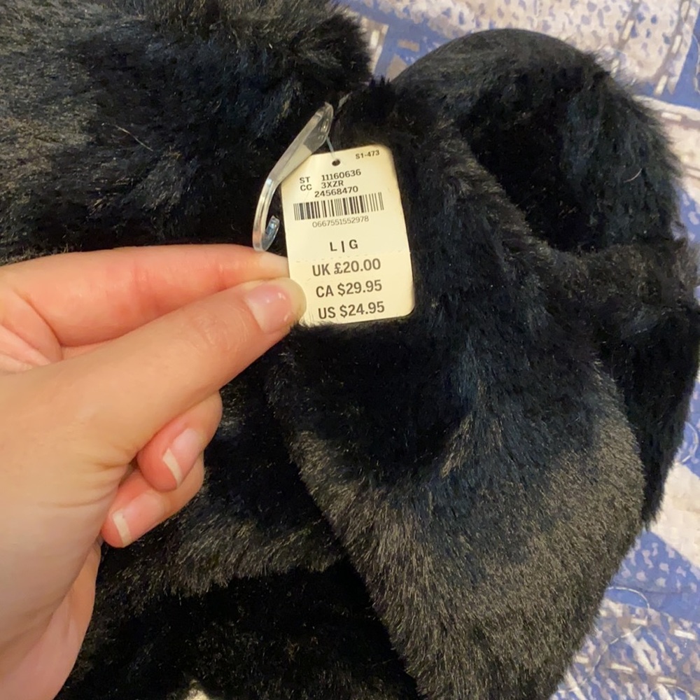 BRAND NEW Victoria Secret Slippers - Picture 3 of 3